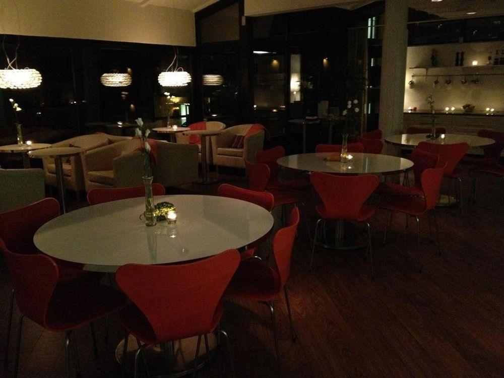 First Hotel Lindoe Park Vallentuna Exterior foto