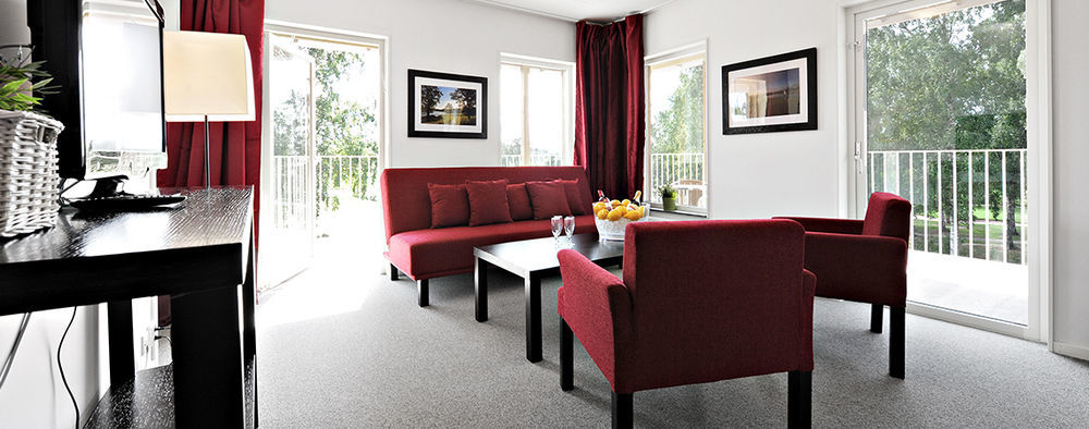 First Hotel Lindoe Park Vallentuna Exterior foto