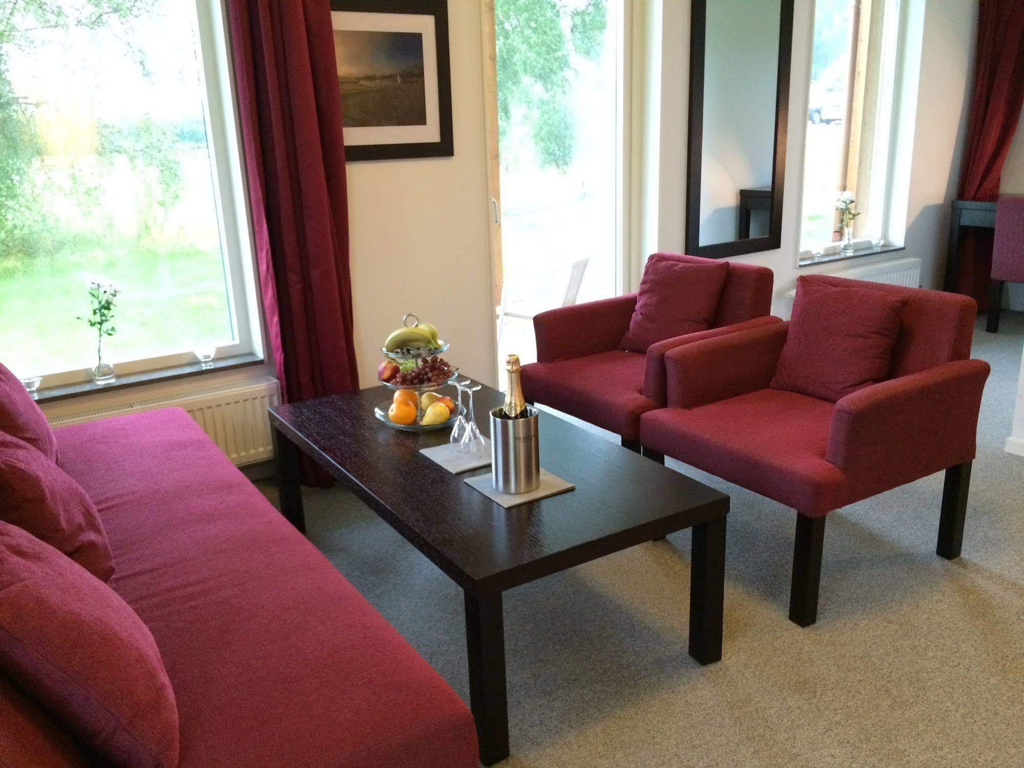 First Hotel Lindoe Park Vallentuna Exterior foto