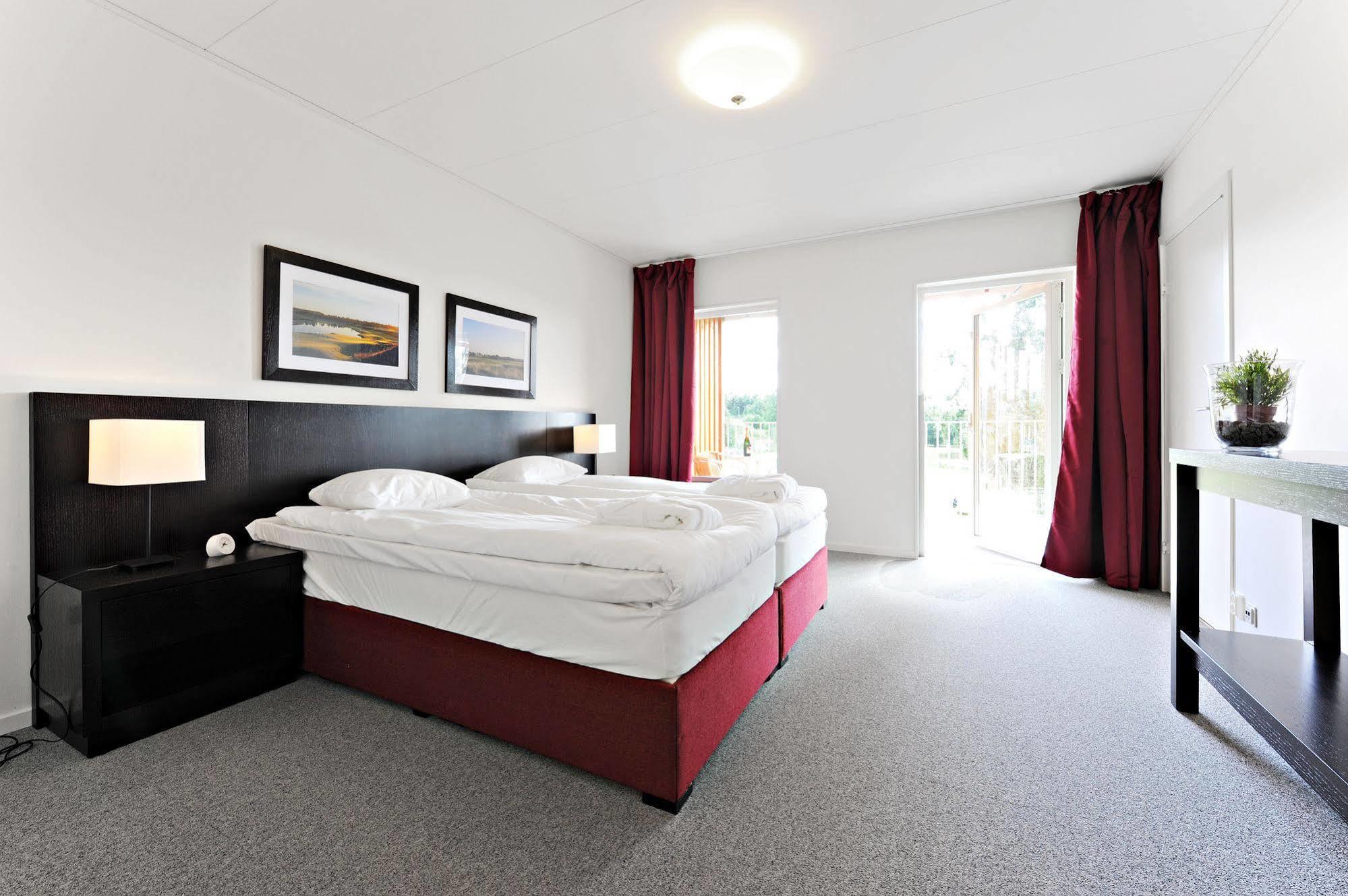First Hotel Lindoe Park Vallentuna Exterior foto