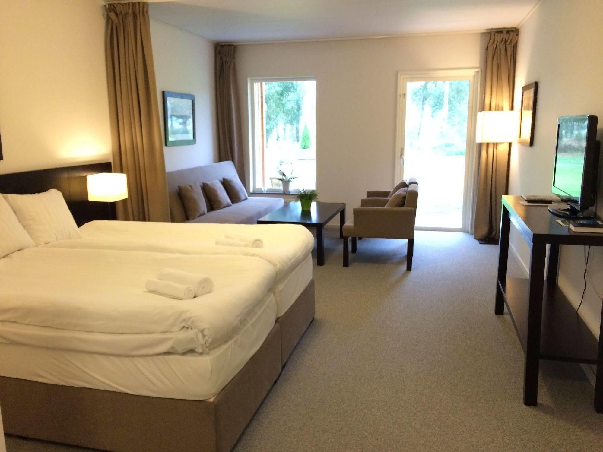 First Hotel Lindoe Park Vallentuna Exterior foto