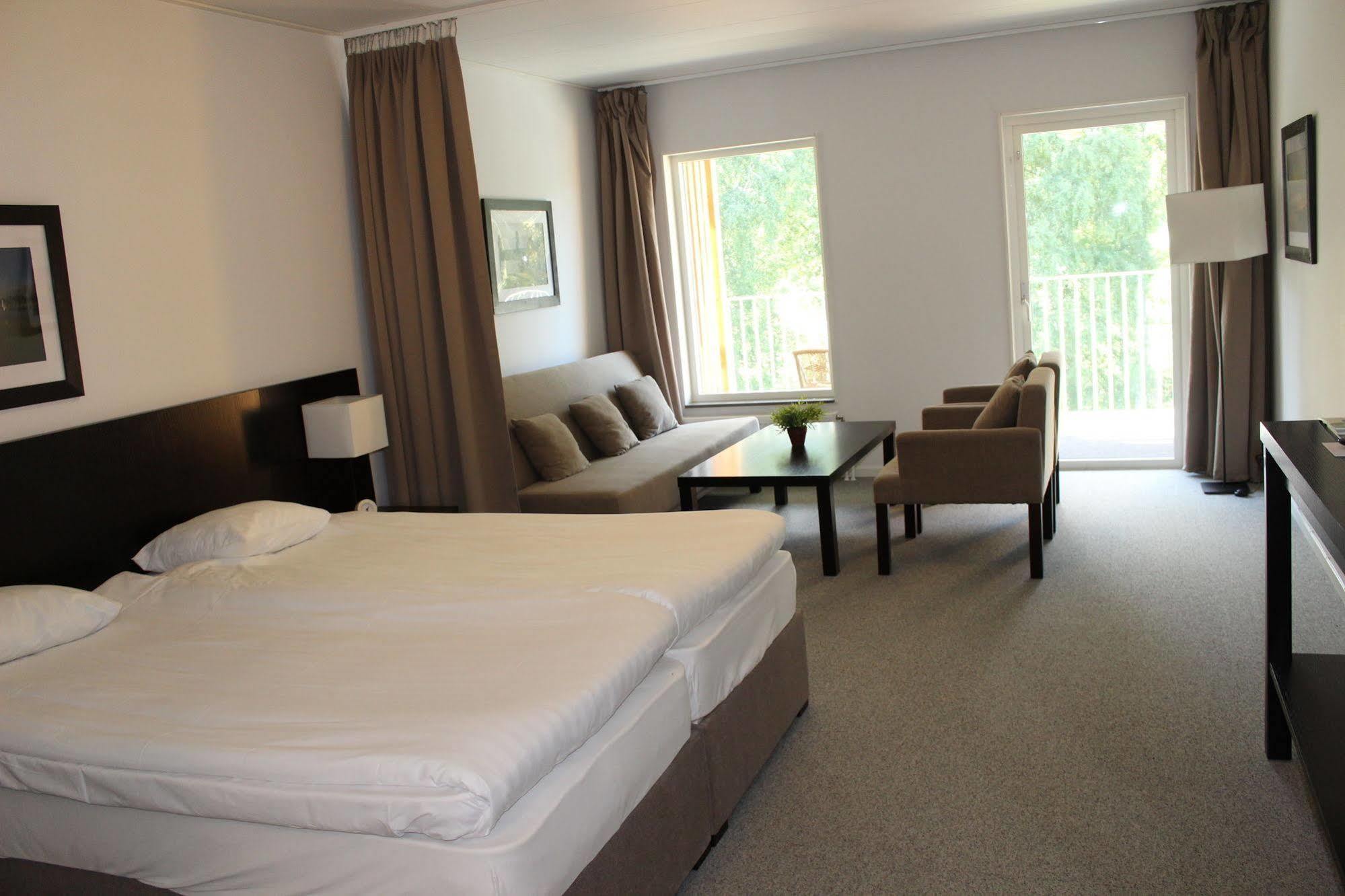 First Hotel Lindoe Park Vallentuna Exterior foto