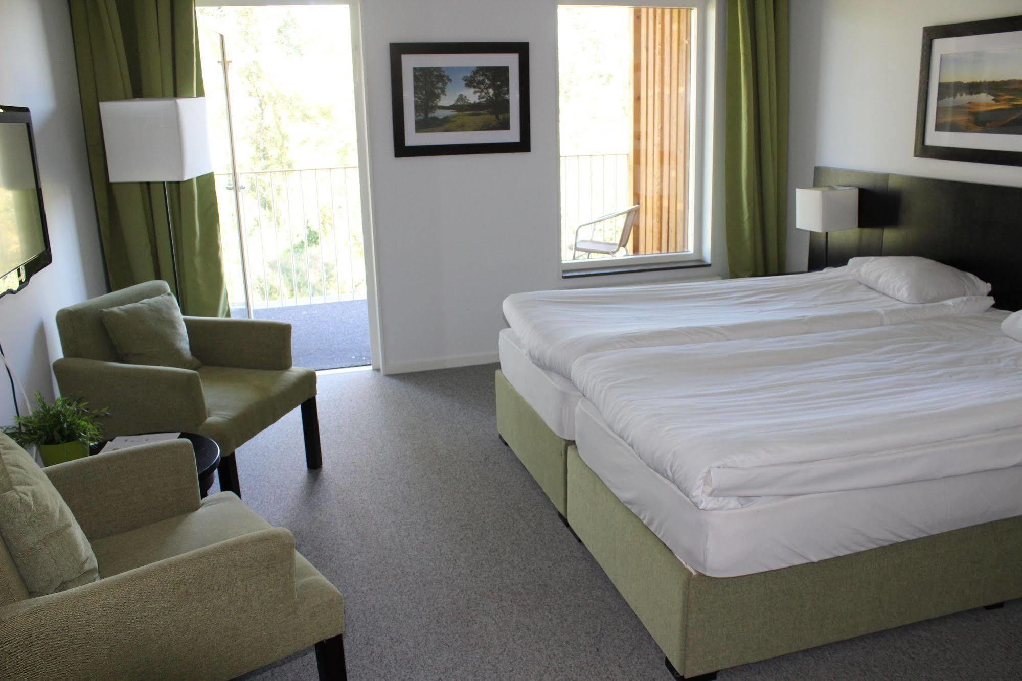 First Hotel Lindoe Park Vallentuna Exterior foto