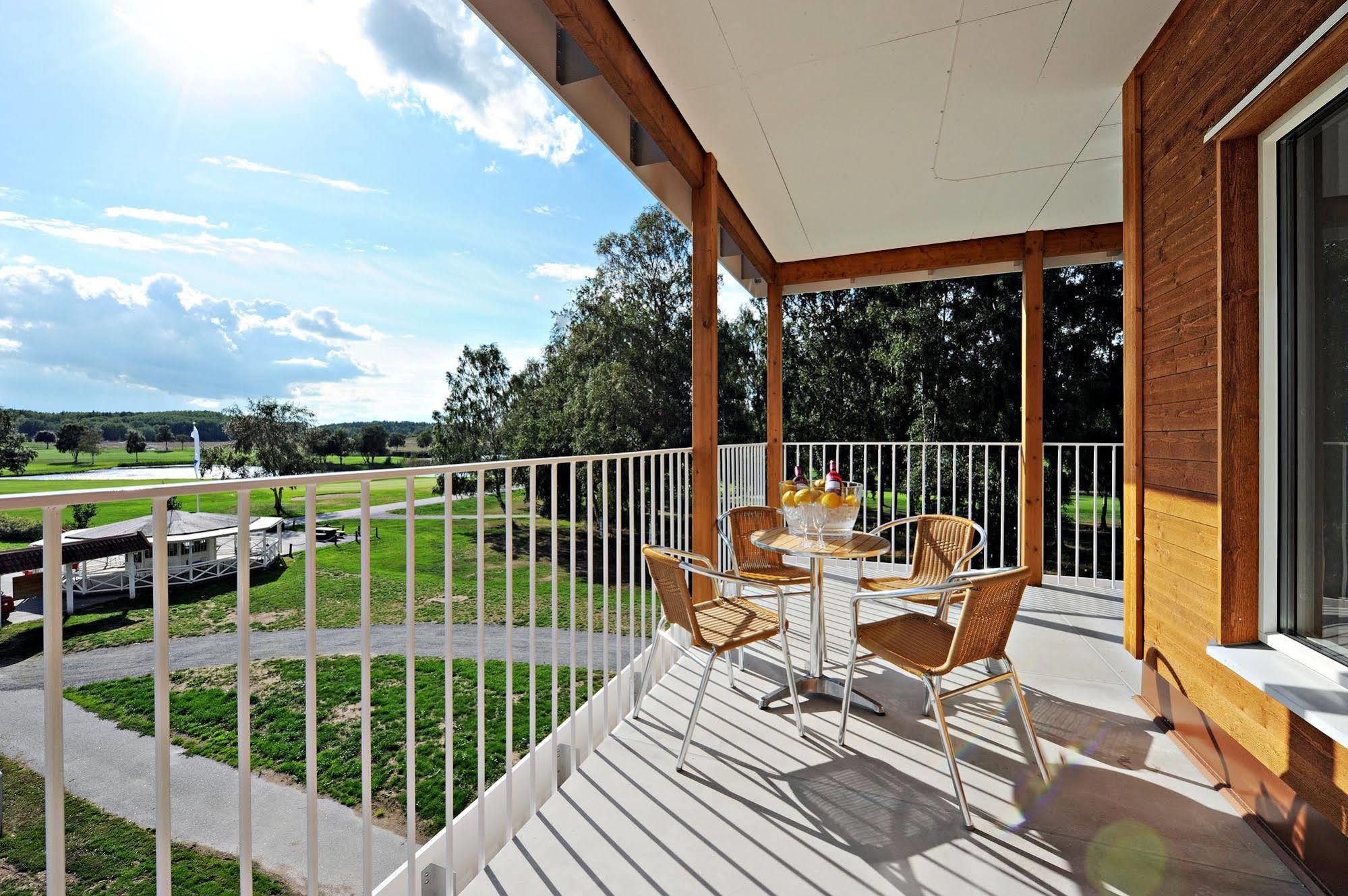 First Hotel Lindoe Park Vallentuna Exterior foto