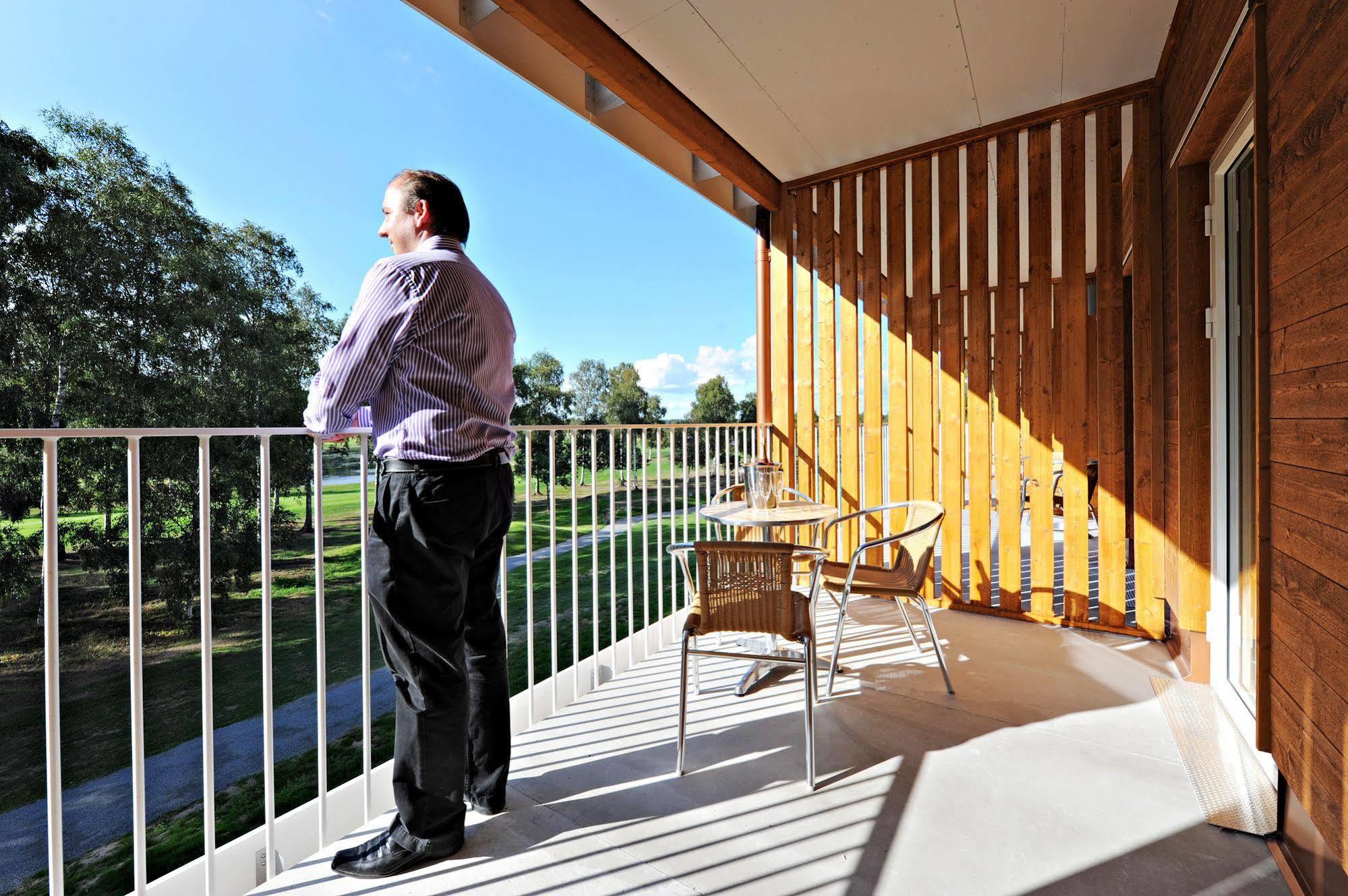 First Hotel Lindoe Park Vallentuna Exterior foto