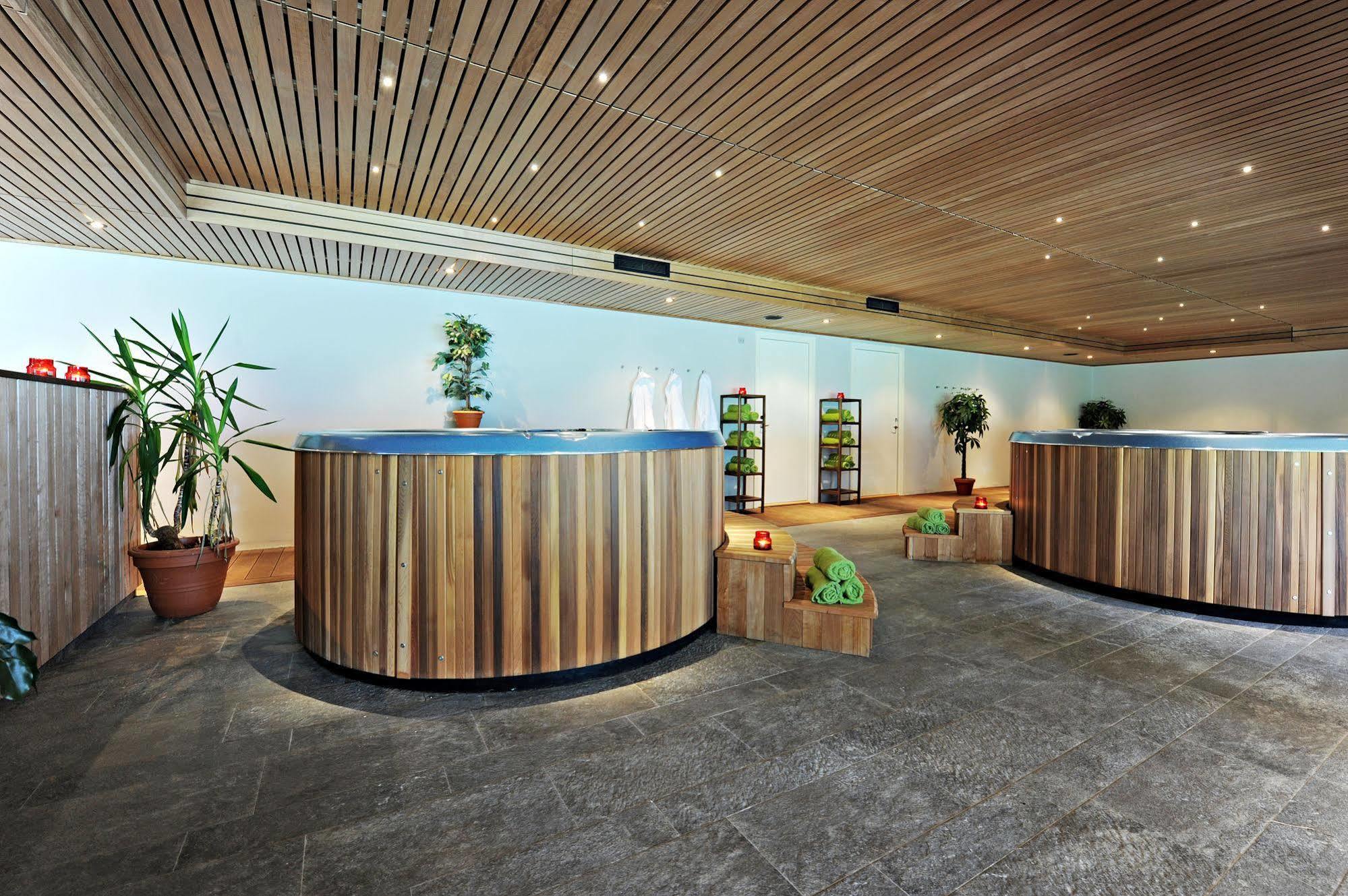 First Hotel Lindoe Park Vallentuna Exterior foto
