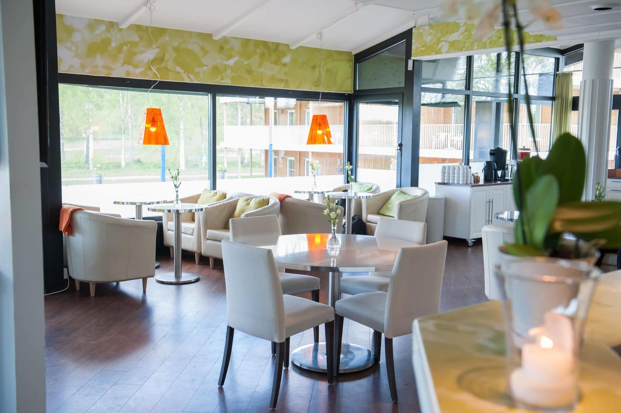 First Hotel Lindoe Park Vallentuna Exterior foto